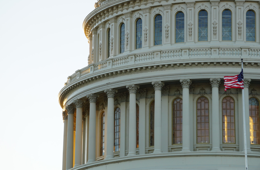 Photo of the U.S. Capitol building dome