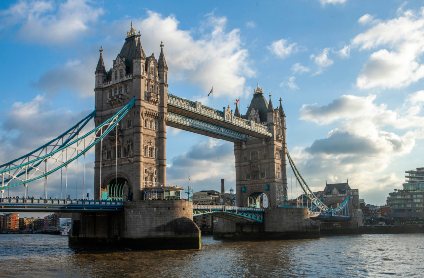 New UK CSEA Reporting Rule Takes Effect for User-to-User Services